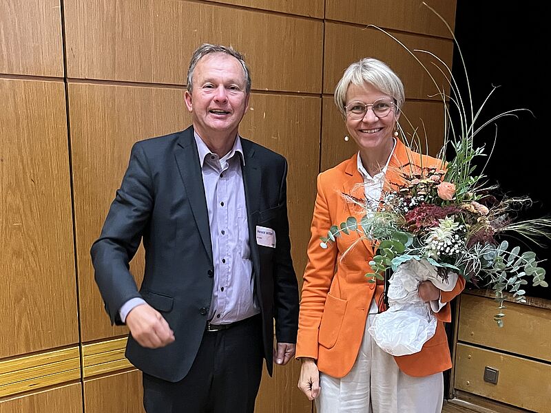 Foto: Herr Harald Willert (SLV NRW e.V.) & Frau Ministerin Dorothee Feller (MSB NRW)